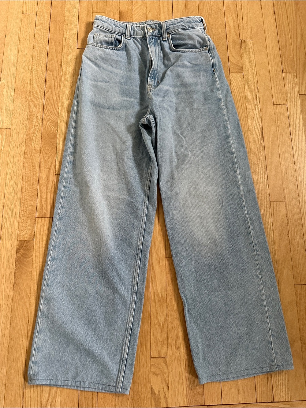 5 for $25 // H&M Divided high waist wide leg jeans light blue size 6